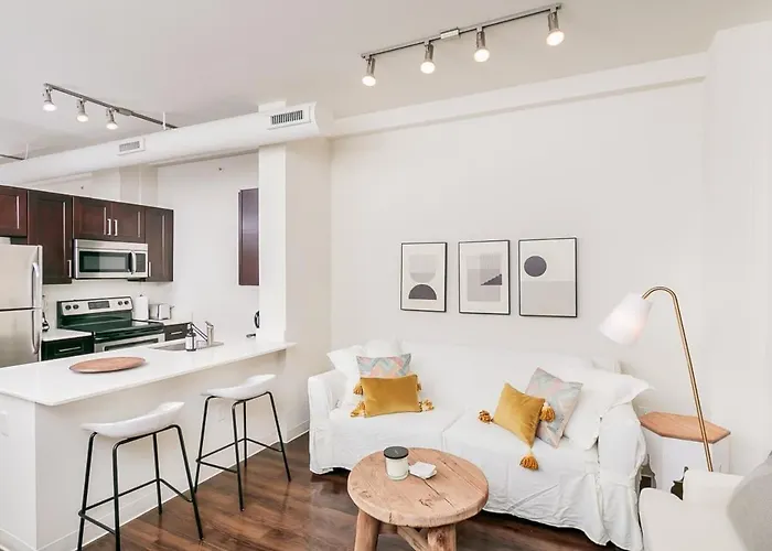 1Br Luxury Studio Historic Building, Parking, Rooftop Deck & Gym