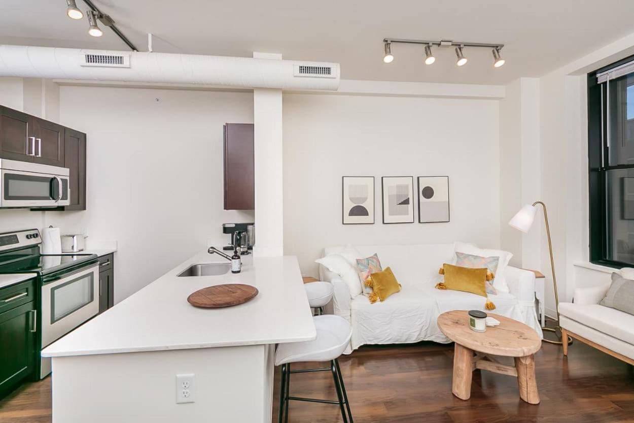 1br Luxury Studio Historic Building, Parking, Rooftop Deck & Gym Apartment