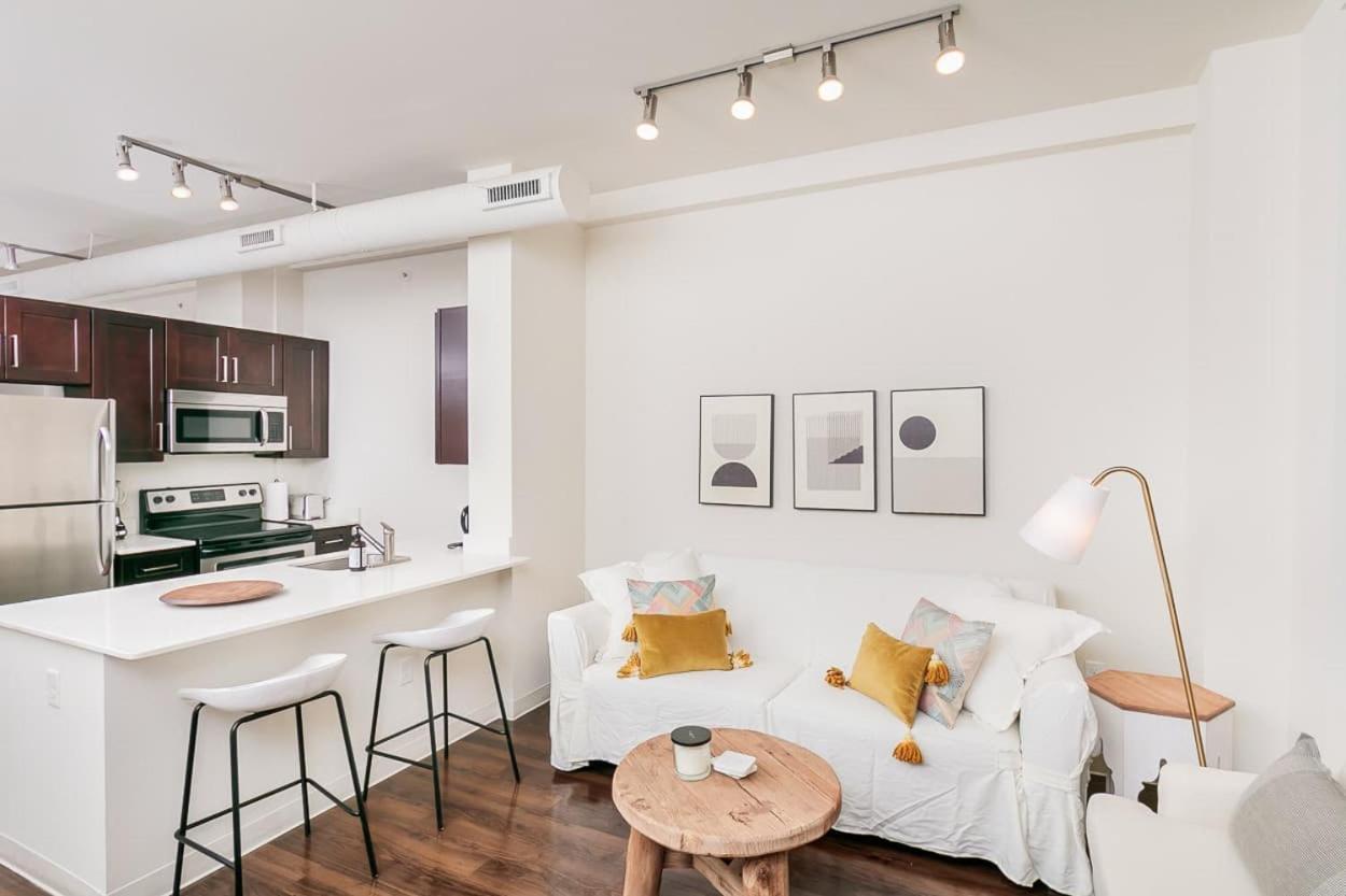 1br Luxury Studio Historic Building, Parking, Rooftop Deck & Gym * Baltimore