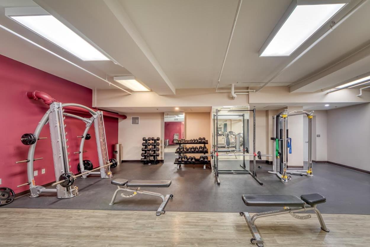 Apartment 1br Luxury Studio Historic Building, Parking, Rooftop Deck & Gym